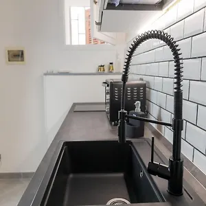 Kemonia Apartment